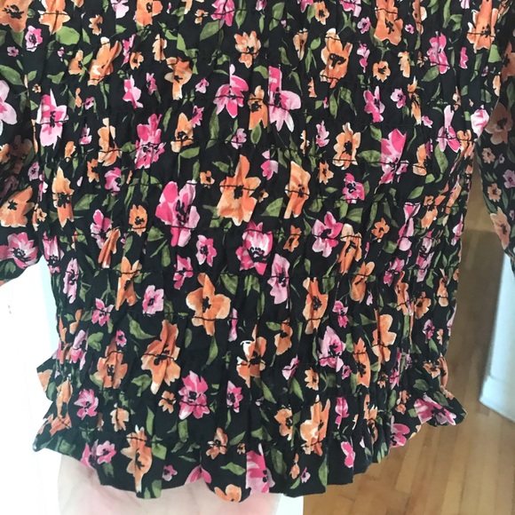 New Puff Sleeve Floral Blouse 💐 - Picture 3 of 11